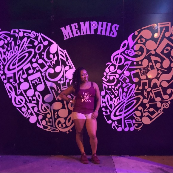 Meet your Posher, Tia - Picture 1 of 4